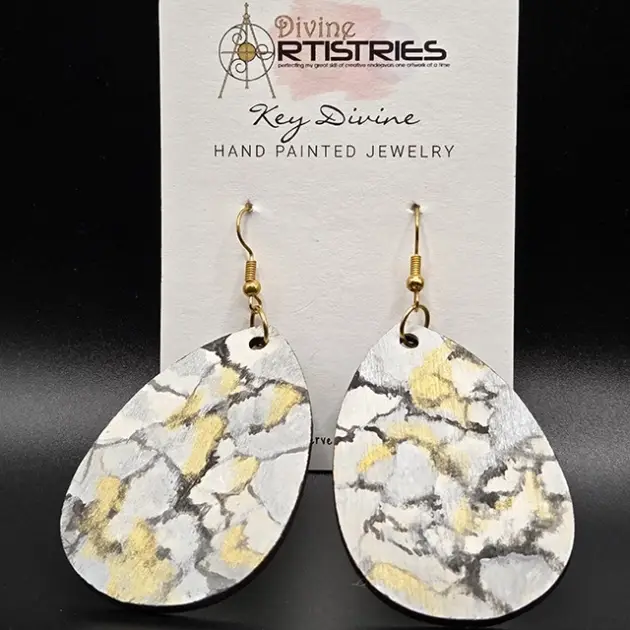 Teardrop Stormy White Earrings